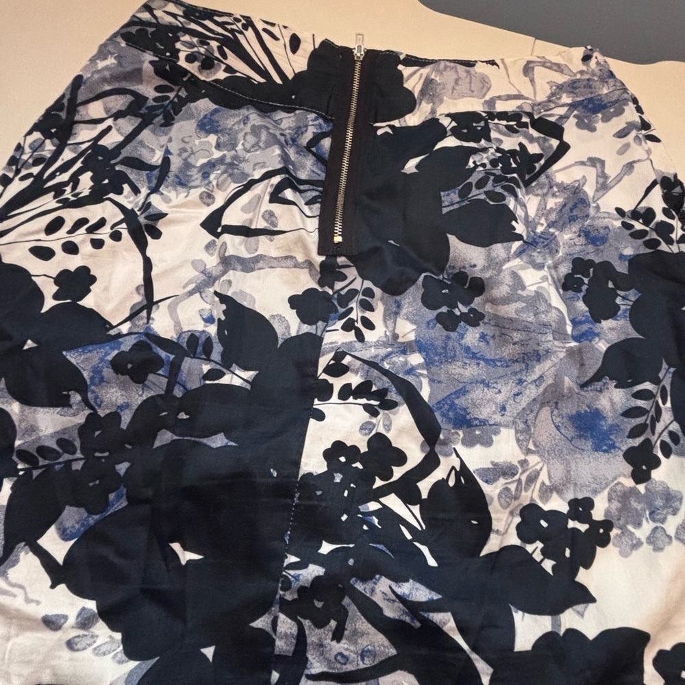 🎁 FREE W/ BUNDLE*  RW&CO cotton Floral Skirt with pockets & lining size 10 - Picture 2 of 4